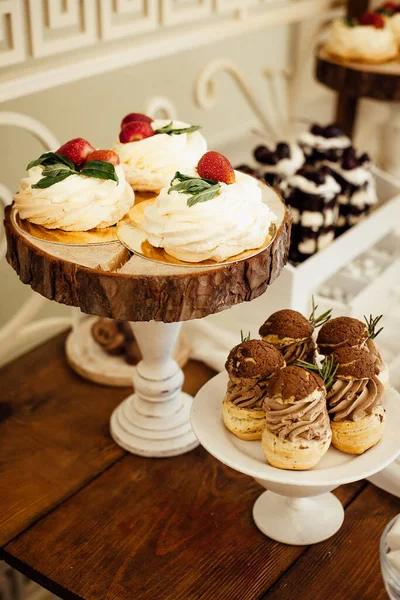 Süße Leckereien Für Urlaubsgäste Der Schokoriegel Kuchen Cupcakes Und Bizet — Stockfoto