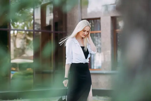 Beautiful Smiling Slender Woman Long Blond Hair Black Long Dress — Stock Photo, Image
