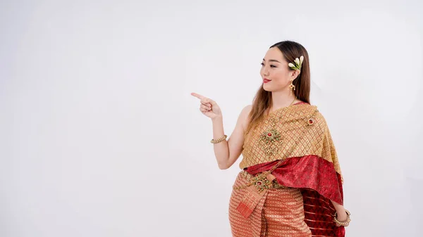 Азиатская Женщина Типичной Традиционной Тайской Одежде Идентичностью Тайской Культуры Указывая — стоковое фото