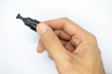 Beyaz arkaplanda kamera lenslerini temizlemek için özel fırça