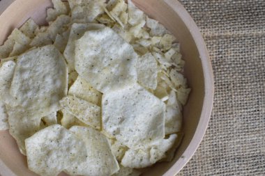 ahşap kase patates cipsi