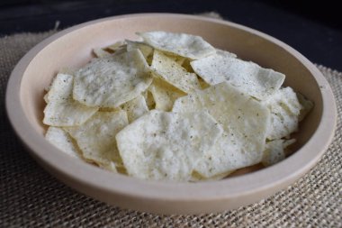 ahşap kase patates cipsi