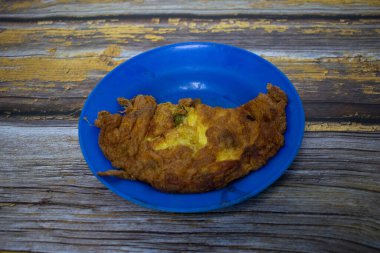 Klasik kızarmış omlet. Yumuşak bir orta ve çıtır çıtır bir dokuma..