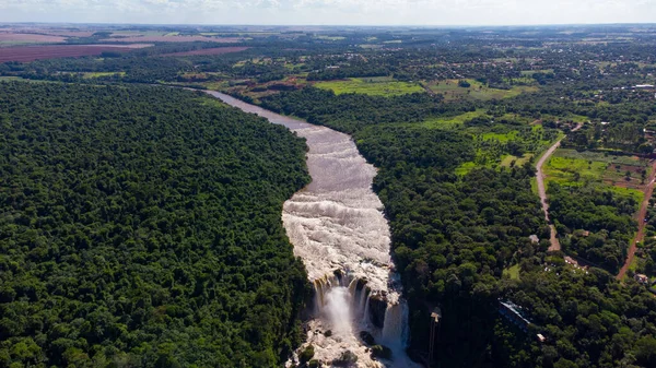 Saltos del Monday, Paraguay 'ın nefes kesici Panoramik Manzarası. Yüksek kaliteli FullHD görüntüler