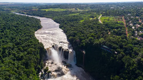 Saltos del Monday, Paraguay 'ın nefes kesici Panoramik Manzarası. Yüksek kaliteli FullHD görüntüler