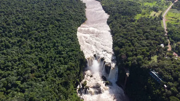 Saltos del Monday, Paraguay 'ın nefes kesici Panoramik Manzarası. Yüksek kaliteli FullHD görüntüler