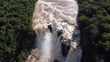 Saltos del Monday, Paraguay 'ın nefes kesici Panoramik Manzarası. Yüksek kaliteli FullHD görüntüler
