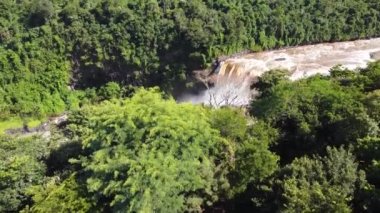 Saltos del Monday, Paraguay 'ın nefes kesici Panoramik Manzarası. Yüksek kaliteli FullHD görüntüler