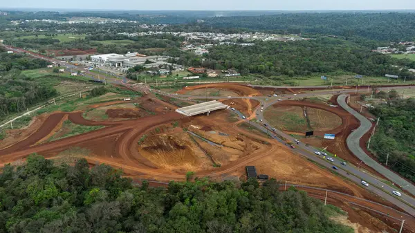 Foz do Iguacu, Parana, Brezilya 18 Eylül 2024 Avenida das Cataratas 'taki çalışmaların havadan görüntüsü. Yüksek kalite fotoğraf