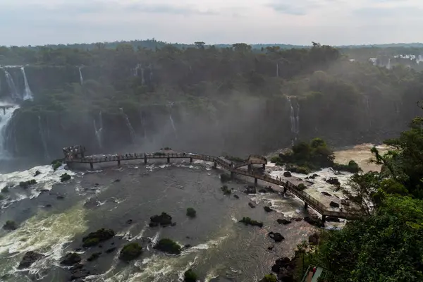 Brezilya 'daki Iguazu Şelalesi' nin fotoğrafı. Yüksek kalite fotoğraf
