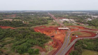 Foz do Iguacu, Parana, Brezilya 18 Eylül 2024 Avenida das Cataratas 'taki çalışmaların havadan görüntüsü. Yüksek kalite 4k görüntü