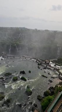 Brezilya 'daki Iguazu Şelalesi' nin fotoğrafı. Yüksek kaliteli video