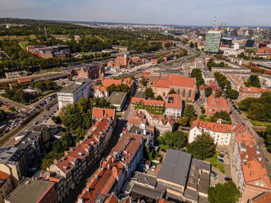 Gdansk bölgesinin en iyi manzarası tren istasyonunda güneşli bir yaz günü.