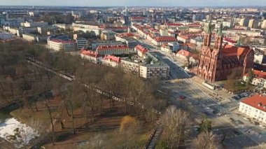 Güneşli bir bahar gününde Bialystok 'taki Katedral' in hava manzarası.