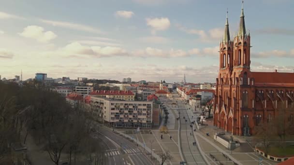 春日阳光明媚的比亚利斯托克大教堂的空中景观 — 图库视频影像