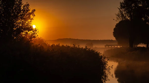 Ködös Reggel Völgyben Suprasl Folyón Napkeltekor — Stock Fotó
