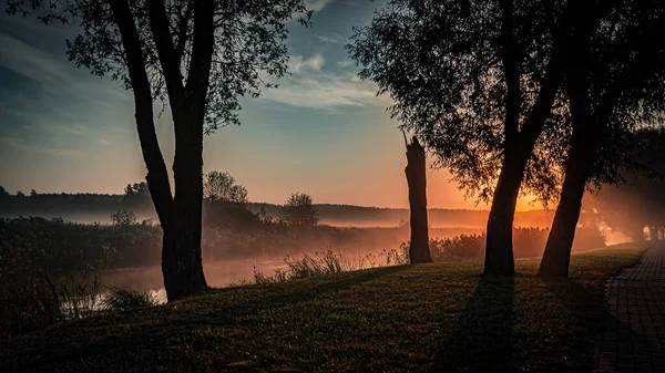 Foggy Morgon Dalen Suprasl River Vid Soluppgången — Stockfoto