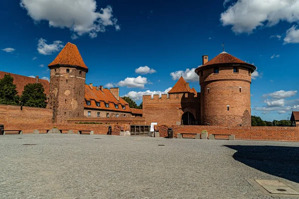 Veduta Del Castello Teutonico Malbork Una Giornata Estiva Soleggiata — Foto Stock