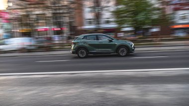 22 Nisan 2023 Bulanık bir arkaplan ile hareket halinde..