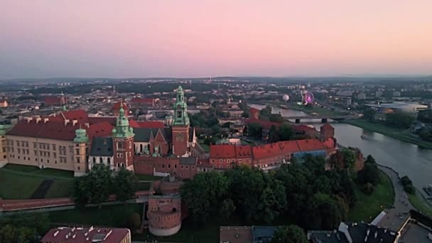 Vista Aérea Del Castillo Real Wawel Cracovia Atardecer — Vídeo de stock