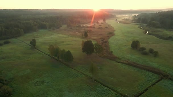 Sonnenaufgang Über Dem Suprasl Herbst Zwischen Wiesen Und Wäldern Podlasie — Stockvideo