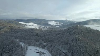Beskid Sadecki 'deki Poprad Peyzaj Parkı' nın havadan görünüşü..