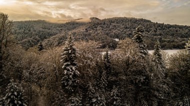 Beskid Sadecki 'deki Poprad Peyzaj Parkı' nın havadan görünüşü..