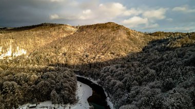 Beskid Sadecki 'deki Poprad Peyzaj Parkı' nın havadan görünüşü..