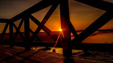 Suprasl Nehri 'nin üzerinde, Suprasl Bulvarı' nda gün doğumu.