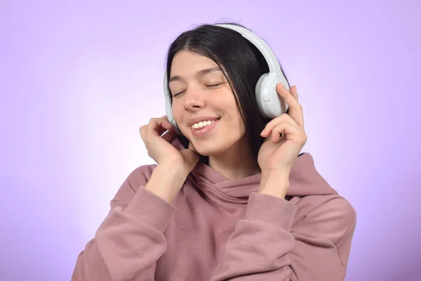 Young Pretty Woman Enjoying Music Headphones — Stock Photo, Image