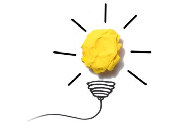 konsept buruşmuş kağıt ampul metaforu iyi fikir için
