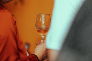 Şarabın en iyisinden bir kişi tarafından tutulan bir bardak gül şarabı arkadaşlarımız ve sevdiklerimizle tattık..