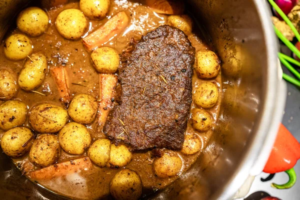 Delicious Homemade Slow Cooked Beef Pot Roast Images De Stock Libres De Droits