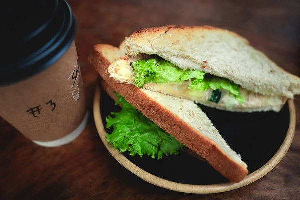 Schneller Bissen Sandwich Mit Kaffee Zum Start Den Tag — Stockfoto