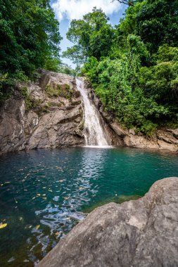 Bato, Catanduanes, Filipinler 'deki güzel Maribiina şelaleleri.