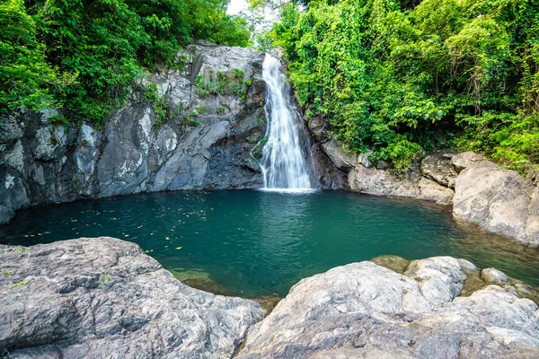 Bato, Catanduanes, Filipinler 'deki güzel Maribiina şelaleleri.