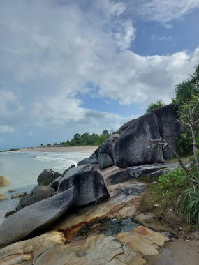 Endonezya 'daki tropik plajın panoramik görüntüsü