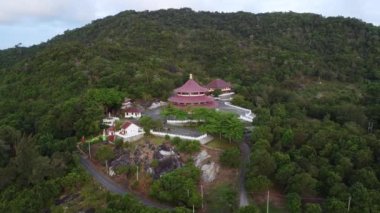 Hillside 'daki Serene Pagoda