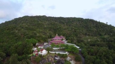 Hillside 'daki Serene Pagoda