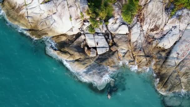 Ehrfürchtige Luftaufnahme Eines Blauen Strandes — Stockvideo