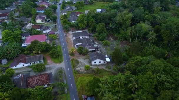 熱帯の楽園 インドネシアの島の町の空中探検 — ストック動画