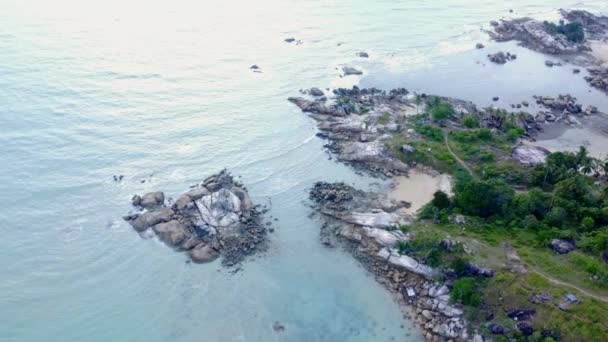 Vanuit Lucht Uitzicht Het Strand Het Indonesische Eiland — Stockvideo