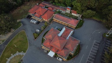 Sahildeki villanın havadan görünüşü.