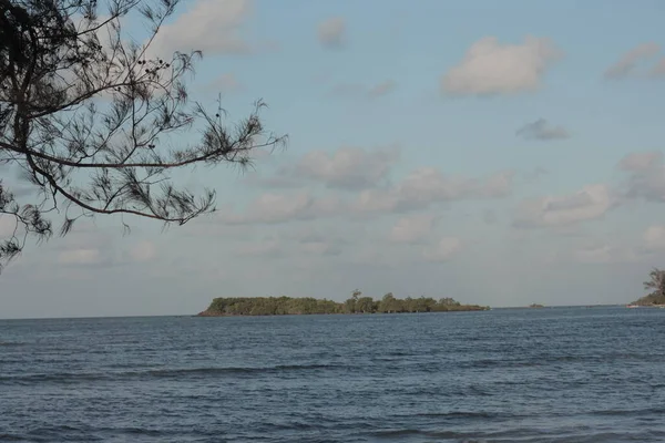İsrail 'in kuzeyindeki Akdeniz adasının manzarası