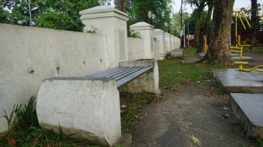 Şehir parkında bank