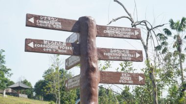 Turist Çekiminde Yön İmza