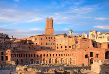 Roma, İtalya 'daki Via dei Fori Imperiali' den Trajan Pazarı 'nın (Mercati Traianei) görüntüsü.