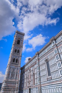 Giotto 'nun İtalya Floransa' daki Çan Kulesi. Santa Maria del Fiore Katedrali 'nin görkemli çan kulesi İtalyan Gotik sanatının bir başyapıtıdır..