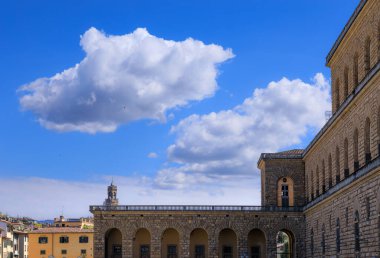 İtalya 'nın Floransa şehrinin tarihi merkezinde Pitti Meydanı' ndaki Palazzo Pitti 'ye bir göz atalım.. 