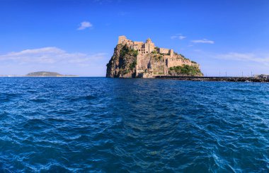 İtalya 'daki Aragonese Kalesi.
